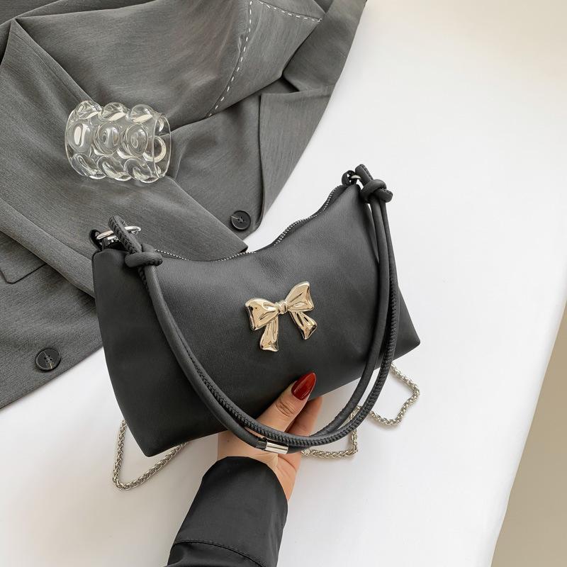 

Большая вместительная корейская версия зарубежного стиля моды индивидуальности 2024 года новый однотонный эстетический тренд повседневная сумка-мессенджер через плечо чёрный