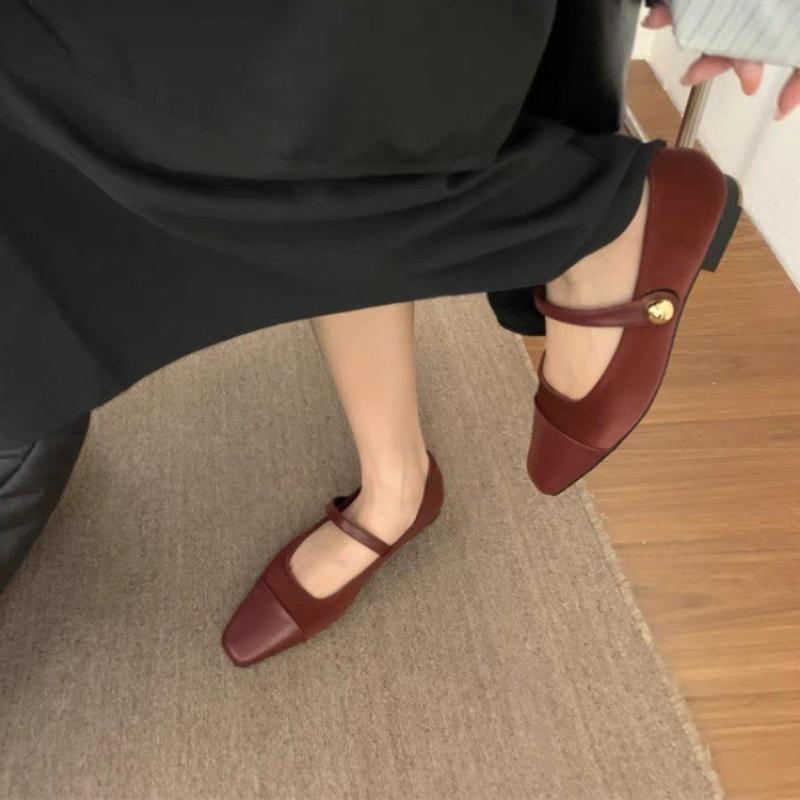 Mote 2024 Vårnye Kvinner Flate Sko Mote Rød Damer Shallow Shallow Slip on Mary Jane Sko Kvinnelige Firkantede Sko Utendørs Ballerinaer