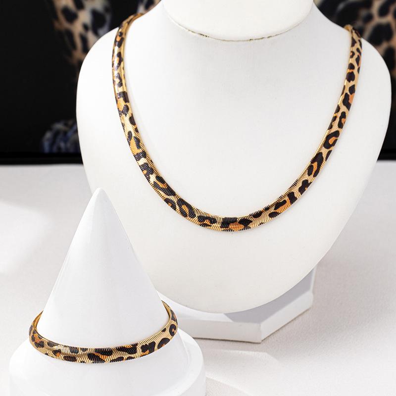 Necklace set with unique leopard print design, snake bone chain, niche bracelet, versatile and high-end jewelry