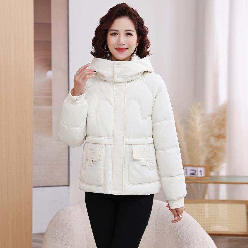 

Женская короткая хлопковая куртка 2025 зима новая модная свободная стройнящая большой карман теплая хлопковая куртка XXL белый