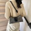 Retro texture bag women's new autumn and winter shoulder armpit bag high-end niche design messenger bag