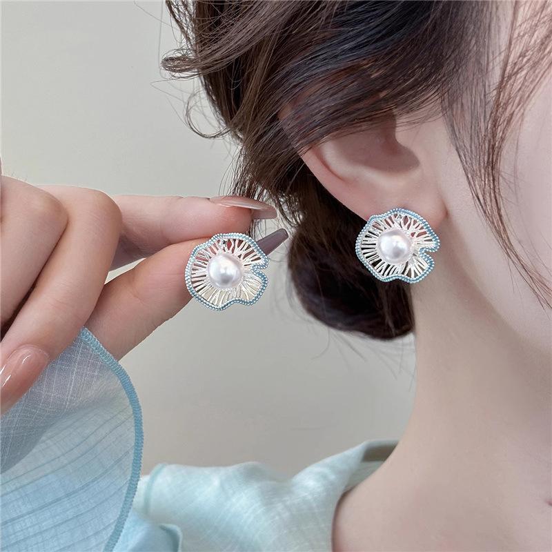 New Elegant Hollow Flower Earrings Trendy Irregular Imitation Pearl Earrings For Women Party Wedding Jewelry Girls Gifts