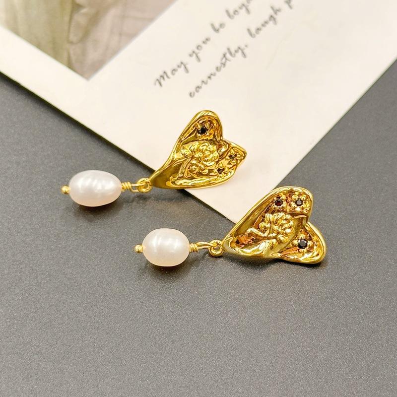 

Manufacturer Supply Fashion Black Zircon Love Rose Earrings Natural Pearl Earrings Earrings Spot золотой