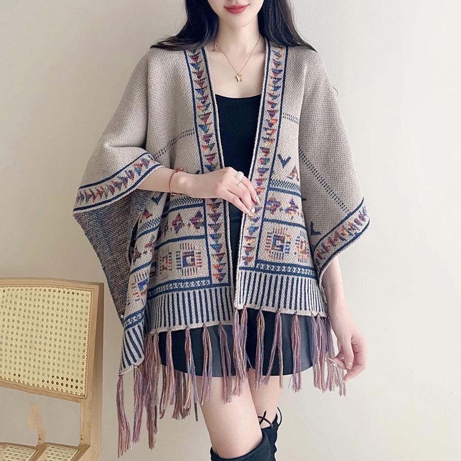 

Elegant Ethnic Shawl: Two-Way Travel Cape from Yunnan Dali серый