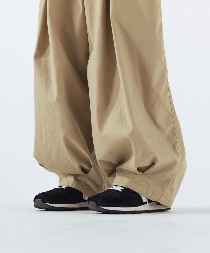 ANGLAN Unbalance Long Tuck Balloon Pants - Beige
