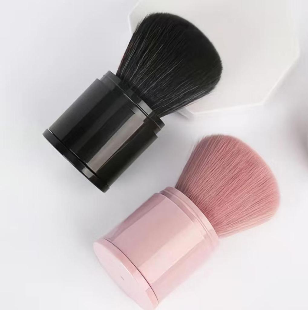 Retractable Large Portable Makeup Brush for Blush, Powder & Nail Art Dust