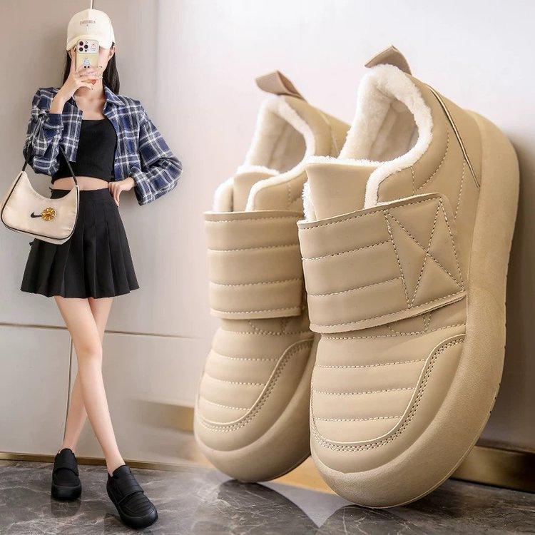 Winter velvet bread shoes cotton shoes women's 2025 new Velcro flat-soled one-pedal beanie shoes low-top snow boots