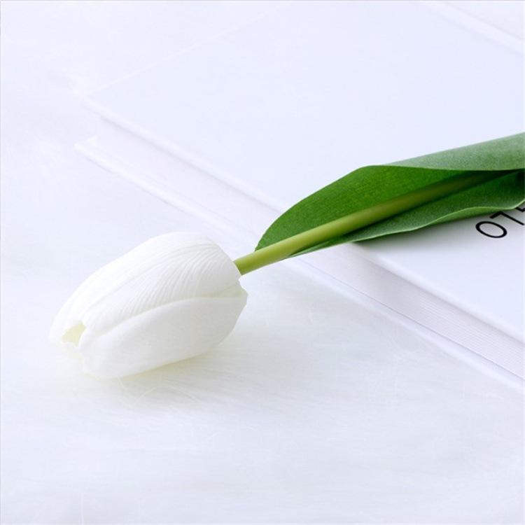 

Silk Tulip Artificial Flower for Elegant Living Room or Dining Table Decoration білий