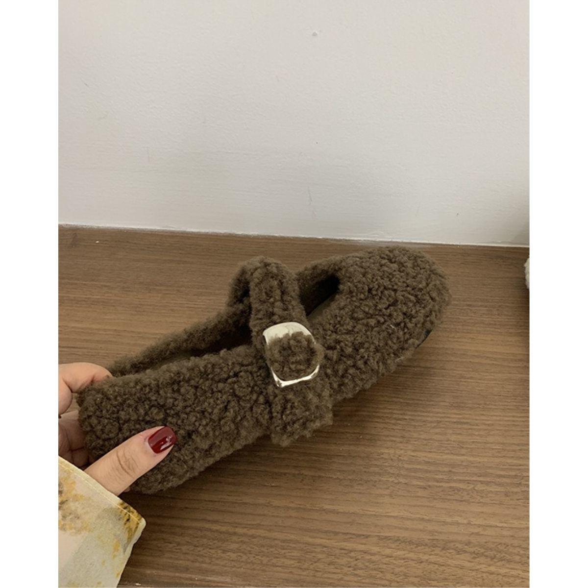 

Модная обувь для интернет-знаменитостей, мягкая, на плоской подошве, пушистая, женская, зима 2025, новая, универсальная обувь Дуду, теплая, с бархатной хлопковой подкладкой, женская обувь 40