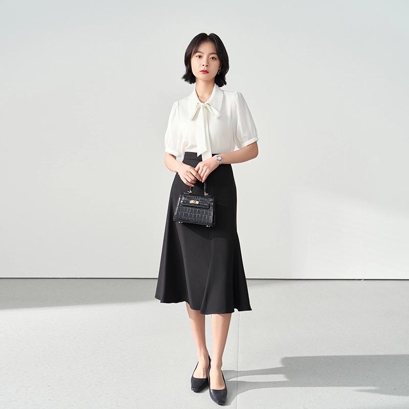 White Bow Short-Sleeve Women's Chiffon Top - Perfect for Professional Summer Wear and Interviews