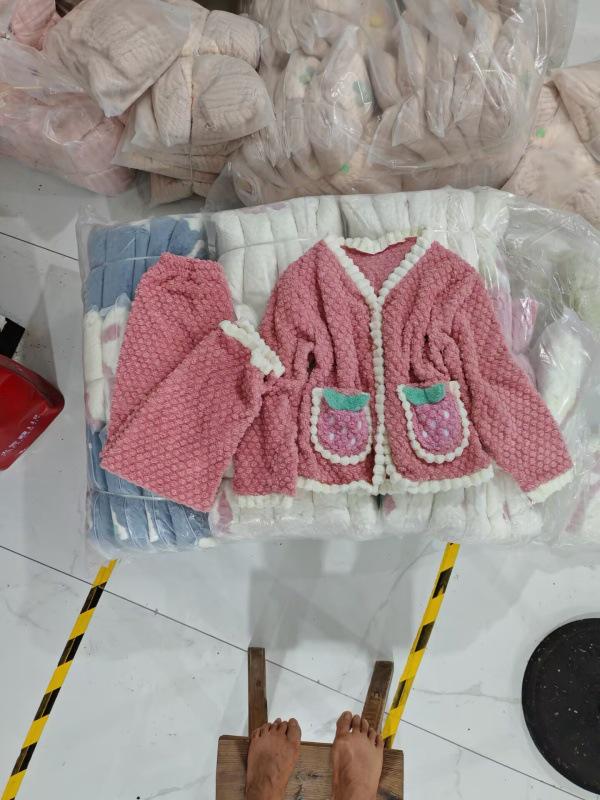 Women's Sweet Style Coral Fleece Pajamas Set with Rabbit Head Jacquard and Bowknot, Thickened for Autumn and Winter 2025.