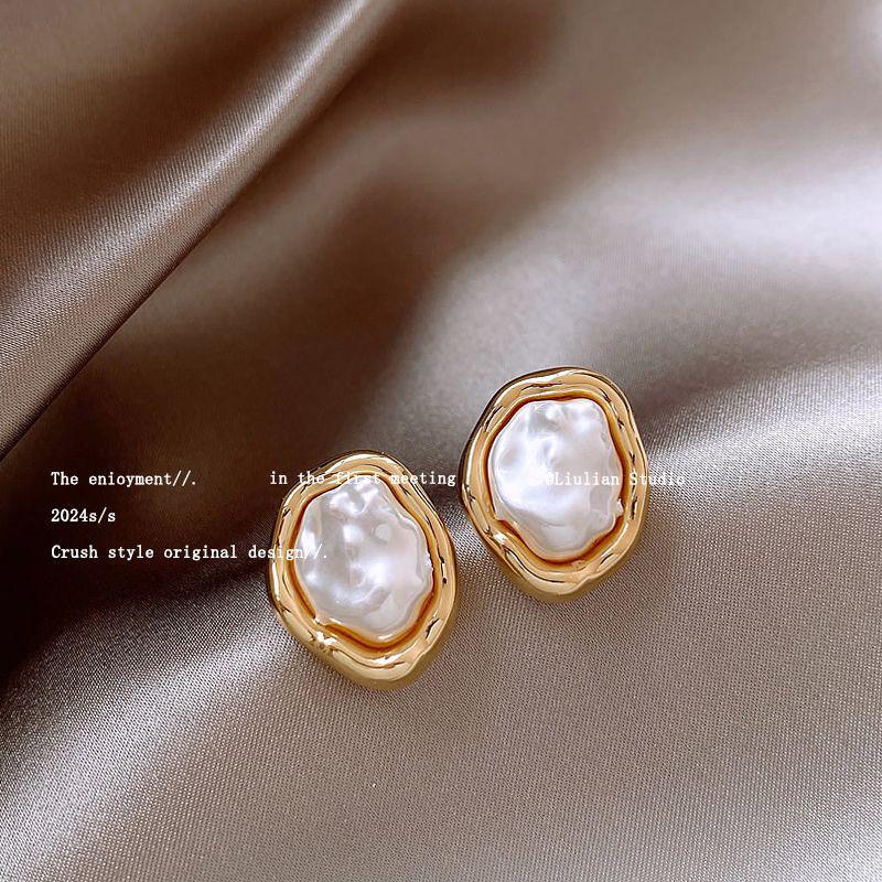 2024 High-End Pearl Stud Earrings: French Light Luxury Style for Women