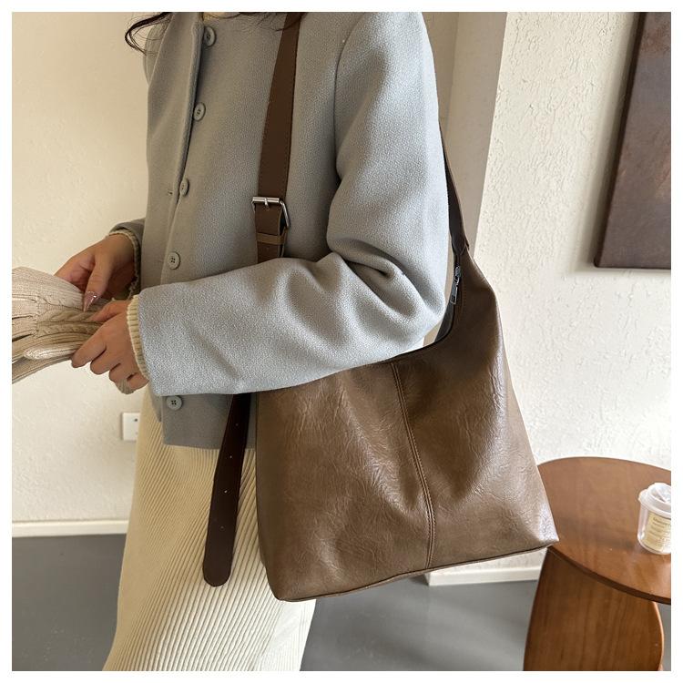 Women's Faux Leather Shoulder Bag, 2026 Trendy Solid Color Work Tote, Korean Style Zipper Closure Bucket Handbag