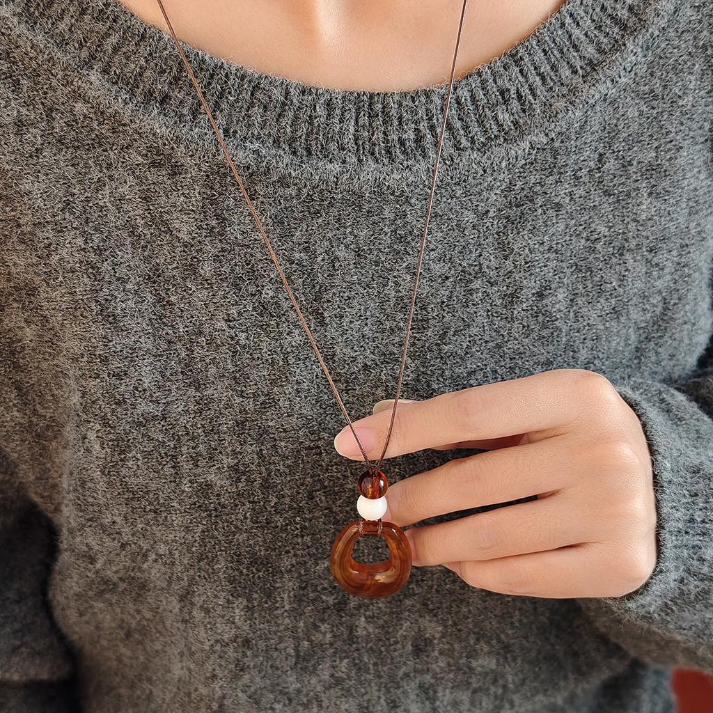 Retro Ethnic Style Ring Resin Hollow Pendant Necklace, Simple Irregular High-End Long Sweater Chain