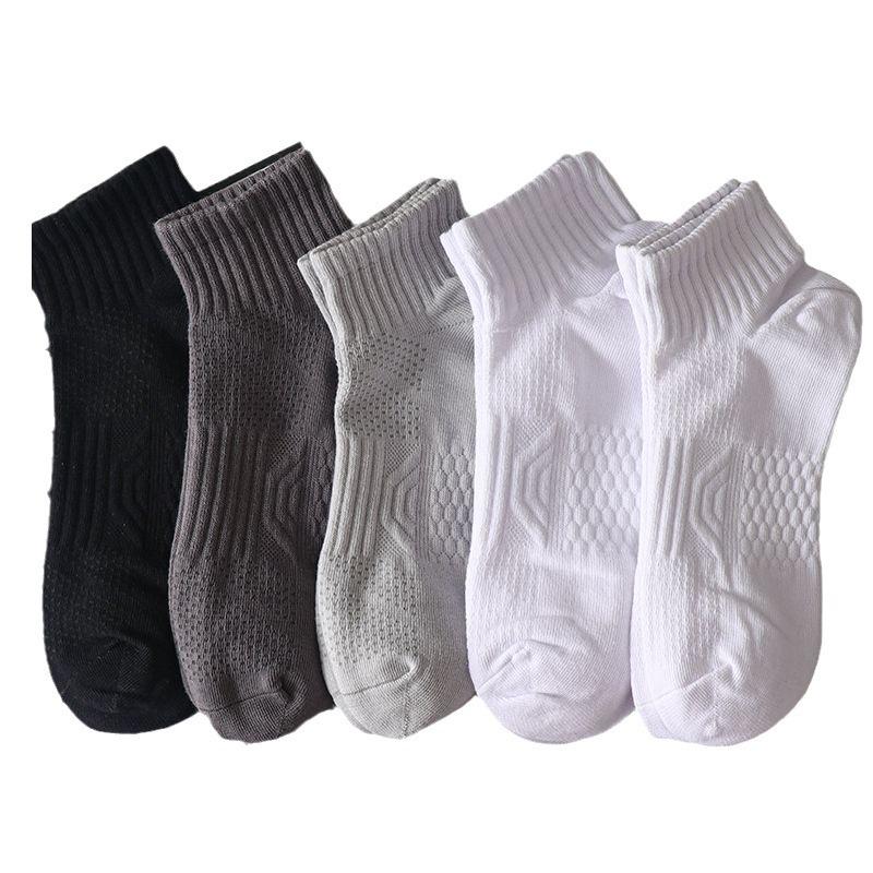 Herren Trendige Schwarz & Weiße Niedrig Geschnittene Geruchsresistente Schweißabsorbierende Kurze Socken für den Sommer