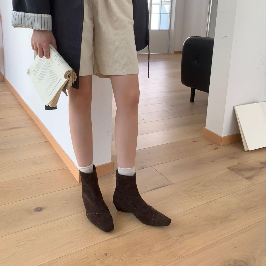 2025 Autumn and Winter New Temperament Square Head Short Slope Heel Chelsea Thin Niche Low Tube Woven Women's Short Boots