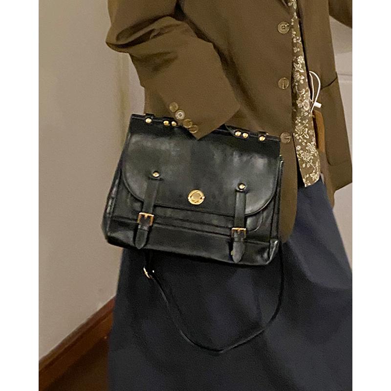 British Style Retro Postman Bag Woman New Fashion Classical Korean Version Briefcase Large Capacity Backpack PU Leather Textured