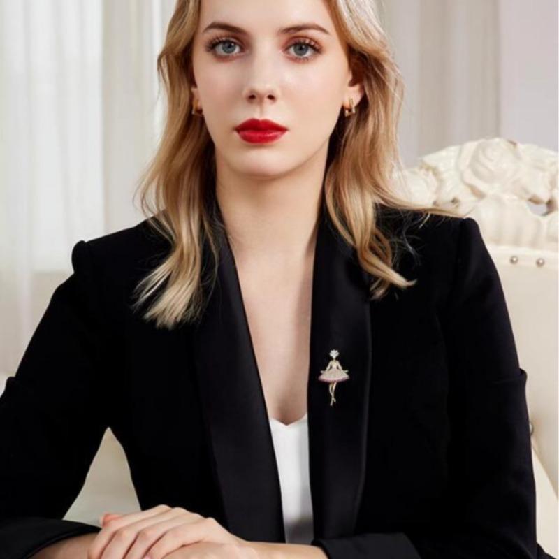 Brož s baletní dívkou, luxusní design, květina na hrudi, luxusní temperament, prominentní trend