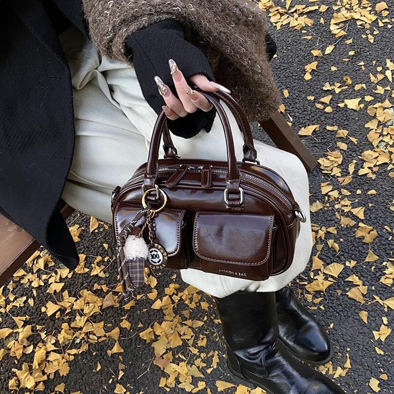 Small Bag Women's Autumn and Winter Retro New Niche Versatile Messenger Bag Premium Pillow Bag