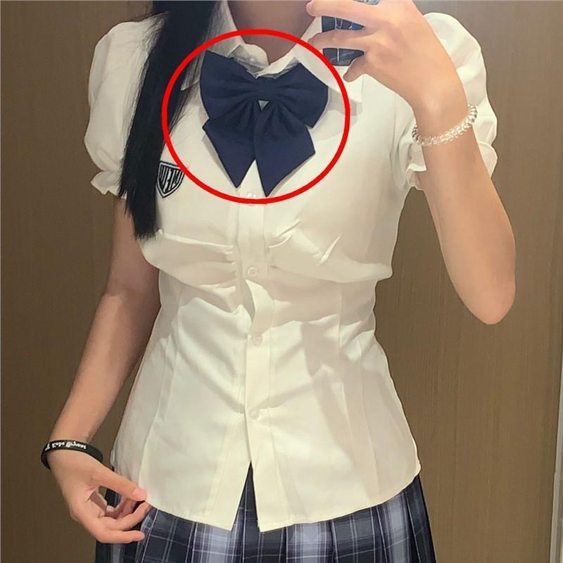 

Сладкая и пикантная летняя рубашка JK-формы, облегающая талию, с рукавами-фонариками на завязках