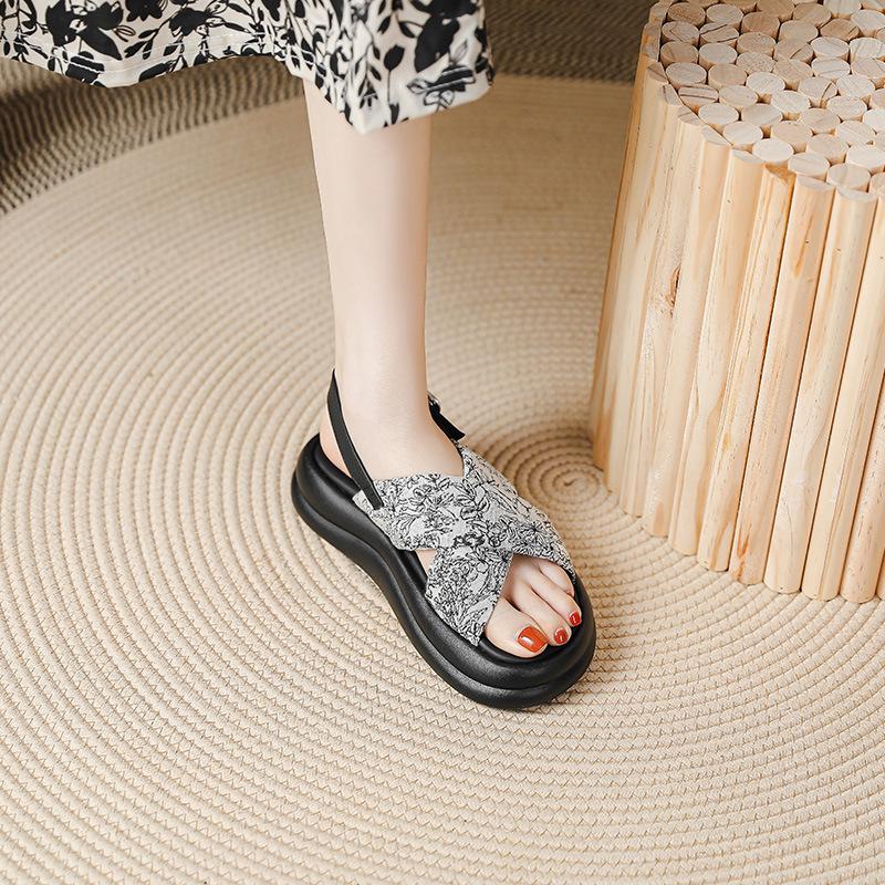 

National style sandals women s platform new Chinese style summer new retro round head muffin bottom ethnic style outdoor wear beach shoes 40