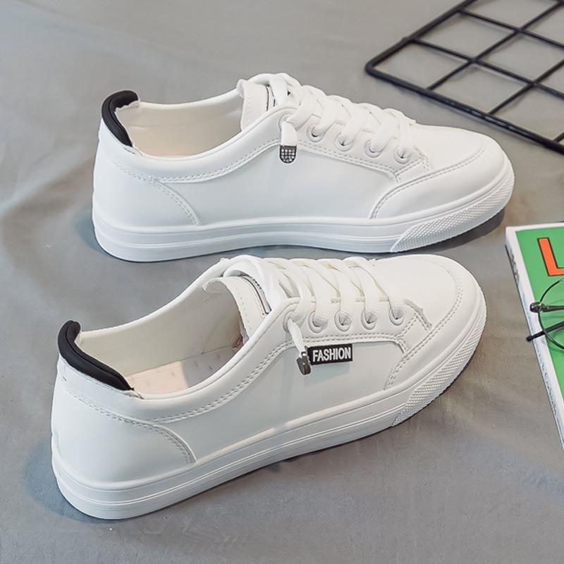 Scarpe bianche piccole per bambini primavera nuove alla moda versatili di nicchia casual scarpe basse scarpe da skate