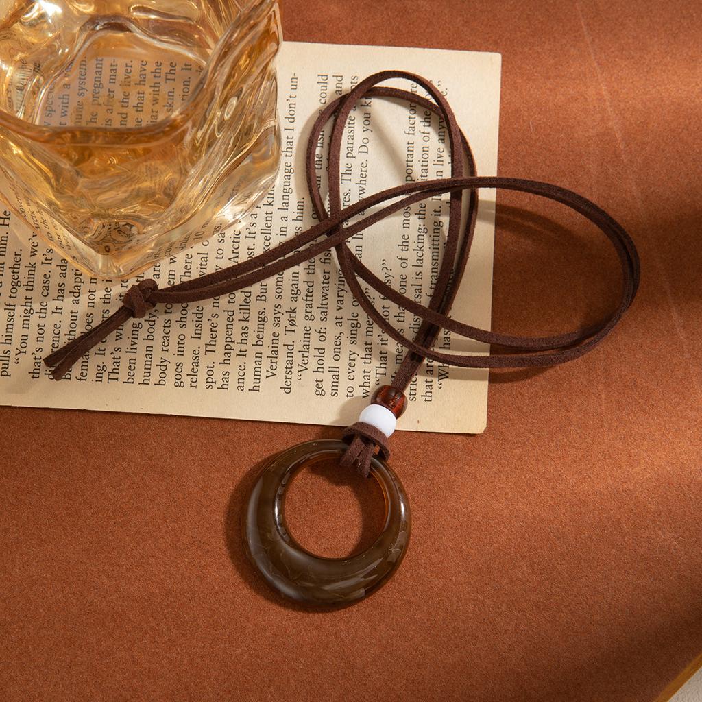 Retro Ethnic Style Ring Resin Hollow Pendant Necklace, Simple Irregular High-End Long Sweater Chain