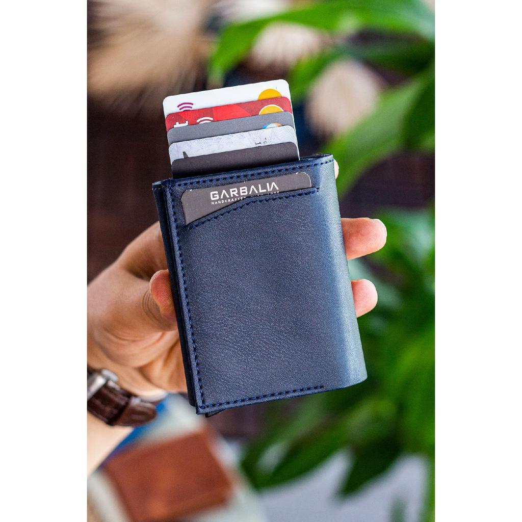 Schwarzes Kartenetui mit Lyons-Mechanismus