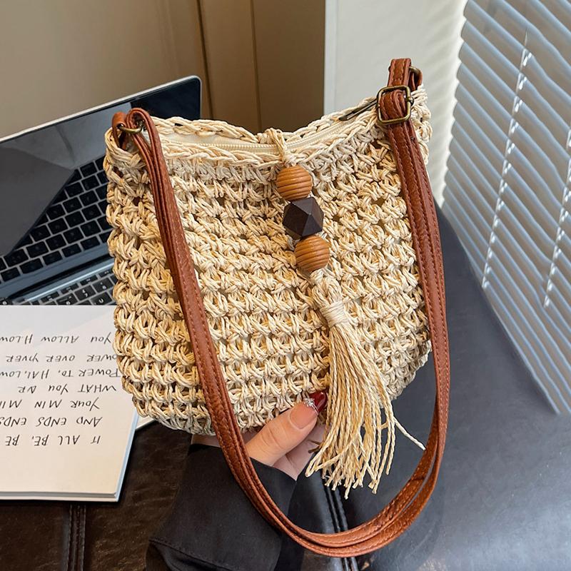 Women Handmade Straw Woven Small Saddle Bag Fashion Crossbody Shoulder Bag Ladies Simple Design Summer Travel Beach Bag CLE