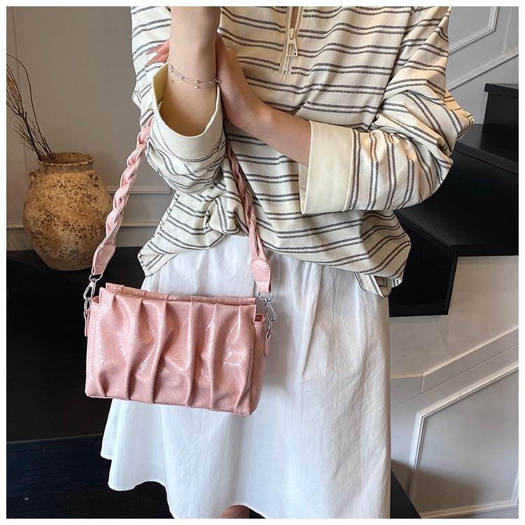 Niche bag women's 2025 new summer messenger bag single shoulder underarm pleated cloud bag