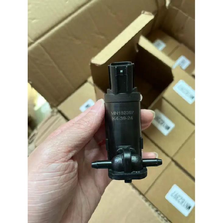 

1pc MN182397 Front Windshield-Washer Fluid Pump Replacement Parts For Mitsubishi-GRANDIS-Pajero Montero-Sport NATIVA