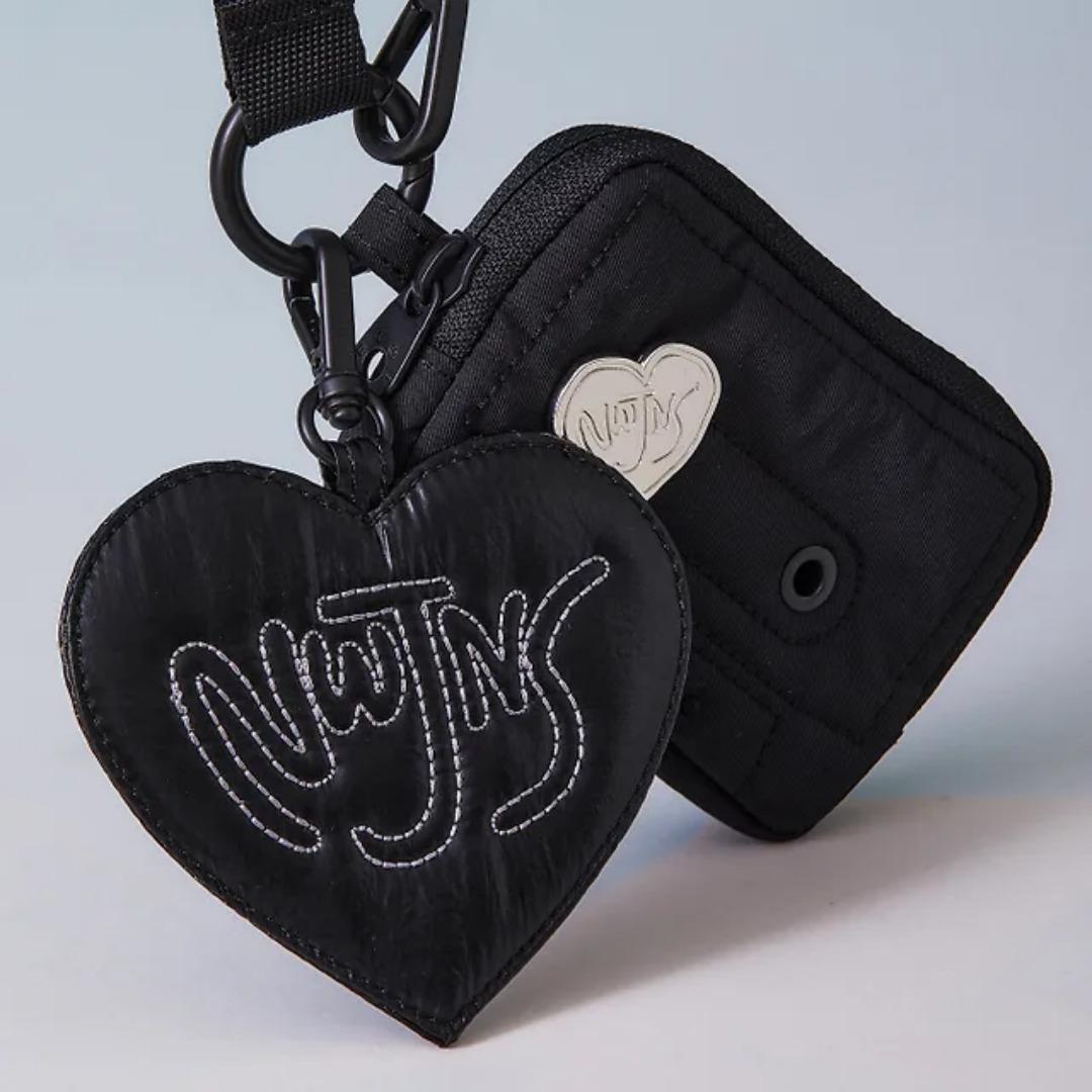 

Line Friends Square NewJeans X Collé Card Wallet Set – Midnight Blue- SHADE BLACK