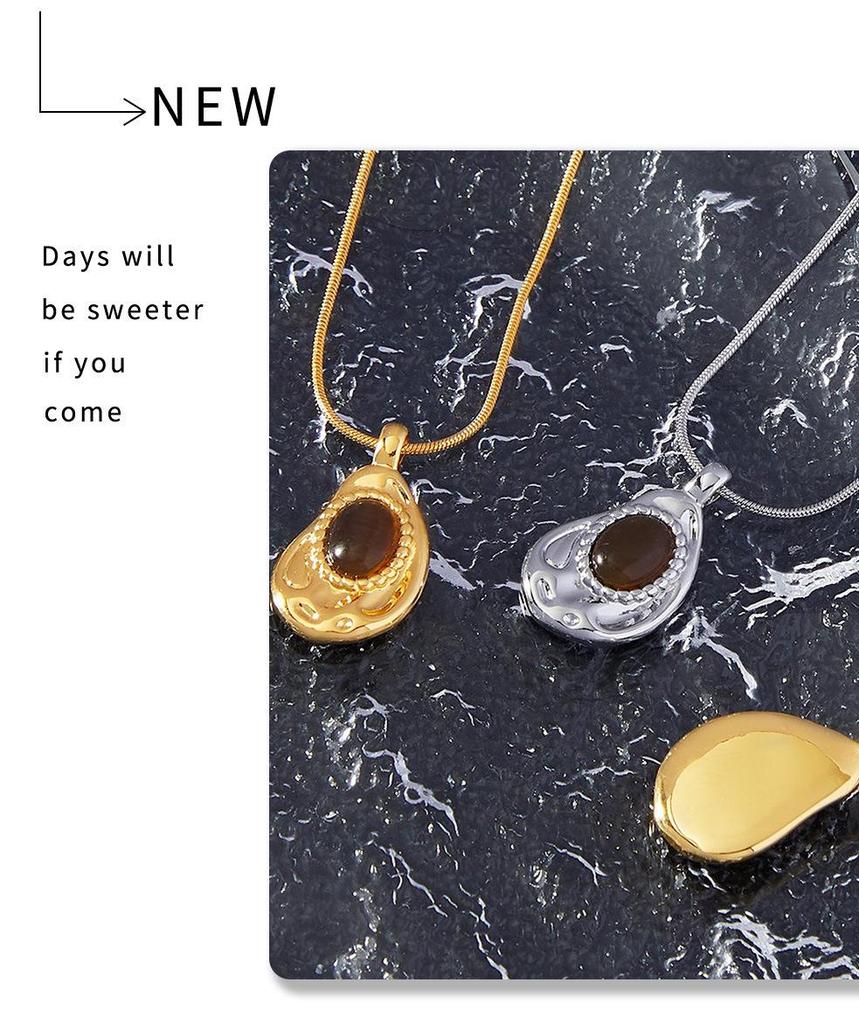 Oval Tiger Eye Stone Copper Pendant Necklace with Stainless Steel Clavicle Chain, 18K Gold-Plated for Women