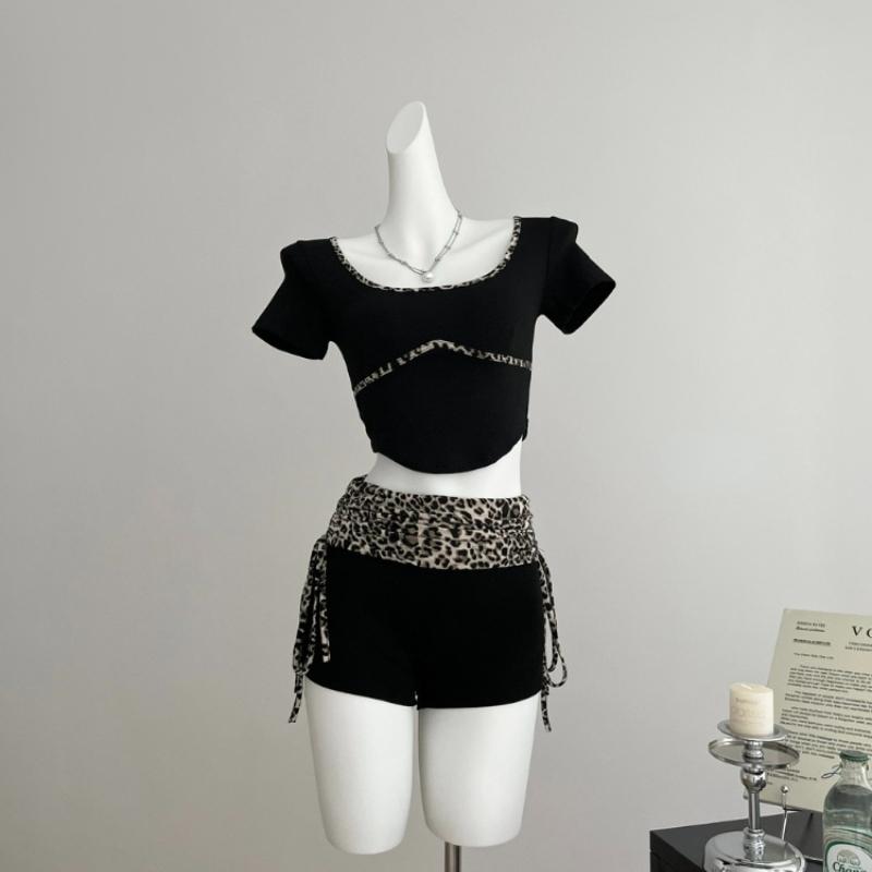 

Винтажные сексуальные облегающие комплекты из 2 предметов, лето 2024, укороченные топы с принтом Y2k + повседневная уличная одежда, популярные шорты с леопардовым принтом, корейская мода XS чёрный