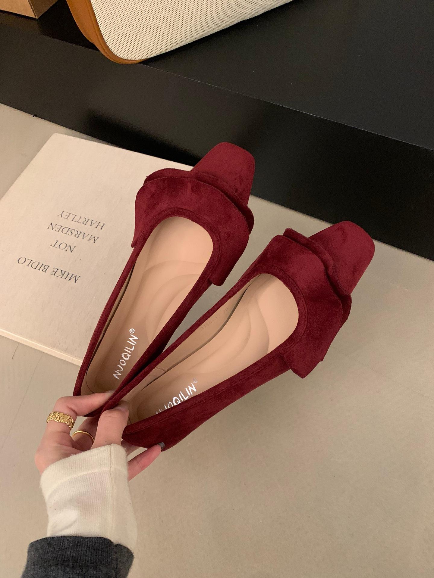 

Ladyshoes 2025 new Korean version of spring and autumn versatile square head soft-soled flat shoes women s suede shallow mouth one-pedal single shoes 39