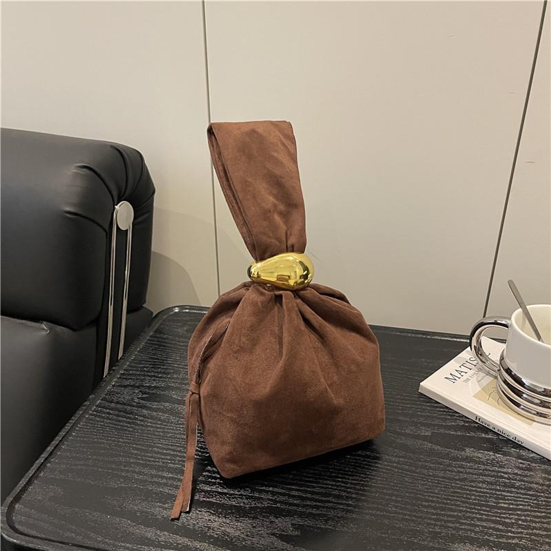 This Is A Simple and Stylish Women's Bag with A Pleated Design. It Is A Niche and Unique Large-capacity Bucket Bag