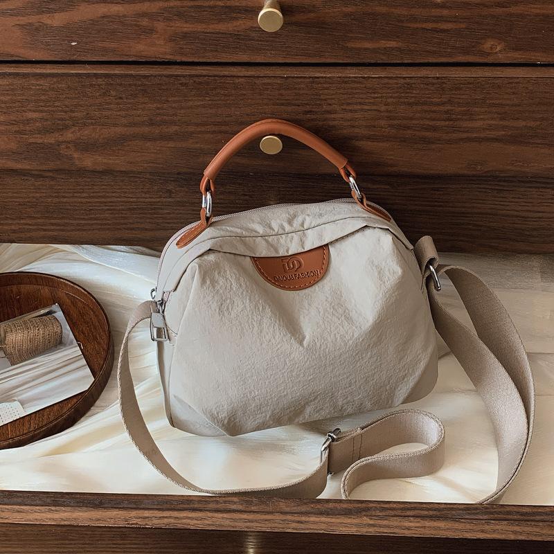 

Cloth handbag women s 2025 summer new bag simple, lightweight and casual multi-layer large-capacity shoulder messenger bag хаки