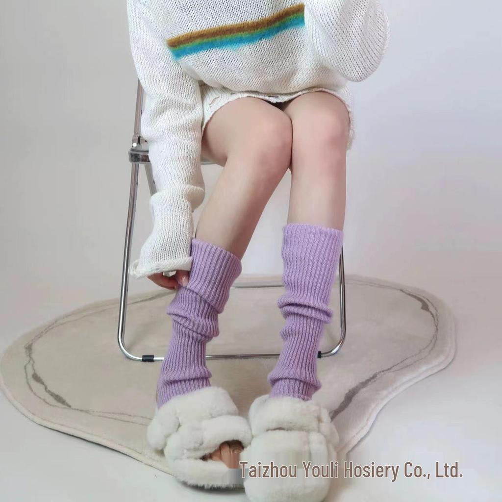 Festive Red Zhi Xun Woolen Stirrup Leg Warmers - Cozy Autumn/Winter Short Socks