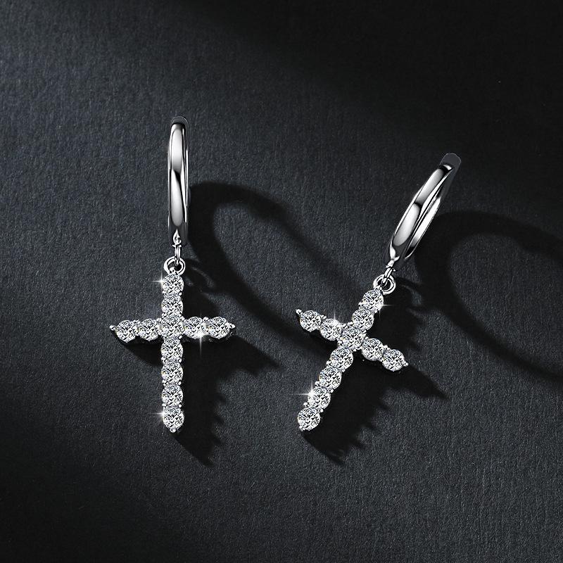 S925 Sterling Silver Moissanite Cross Necklace - European & American Fashion Hip-Hop Pendant for Men & Women.