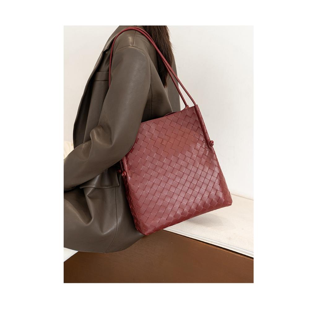 Trendy New Woven Bag Sheepskin Hand-woven Shoulder Bag Large Capacity Child and Mother Bag Bucket Bag Women