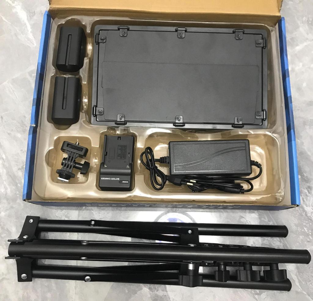 Tragbares LED600/800-Fülllicht für Studio, Fotografie, Influencer-Videos und Beauty-Shots.