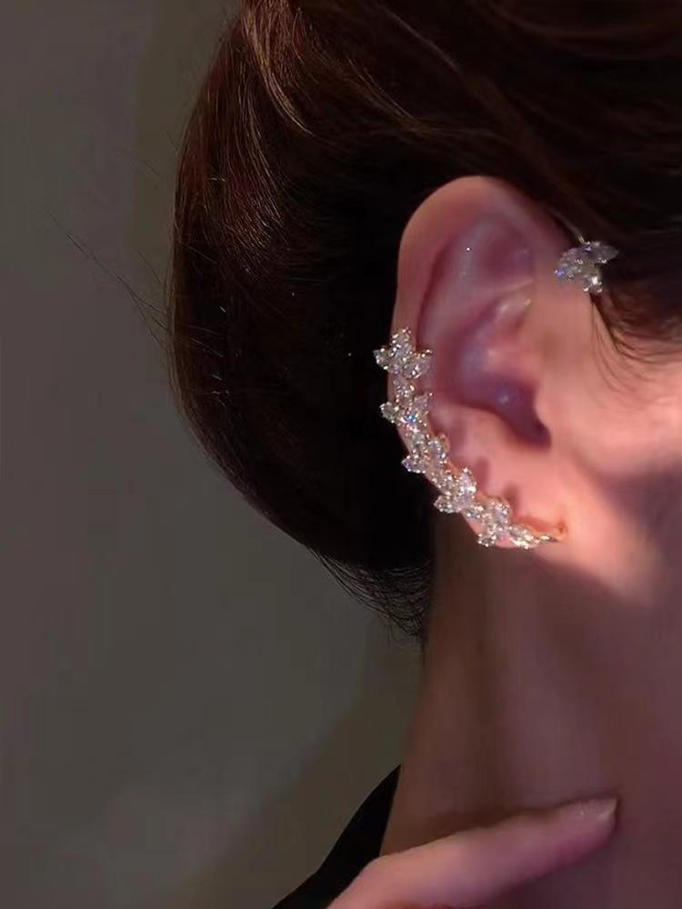 Korean Dongdaemun Star Tassel Snowflake Butterfly Ear Cuff Clip, No Piercing Required, 2025 Design.