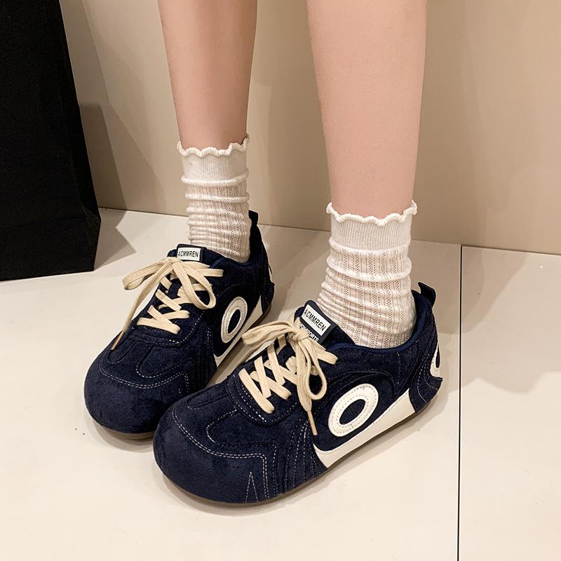 Retro style inner height increase German training shoes women's autumn 2025 new matte leather women's shoes show feet small casual sports shoes