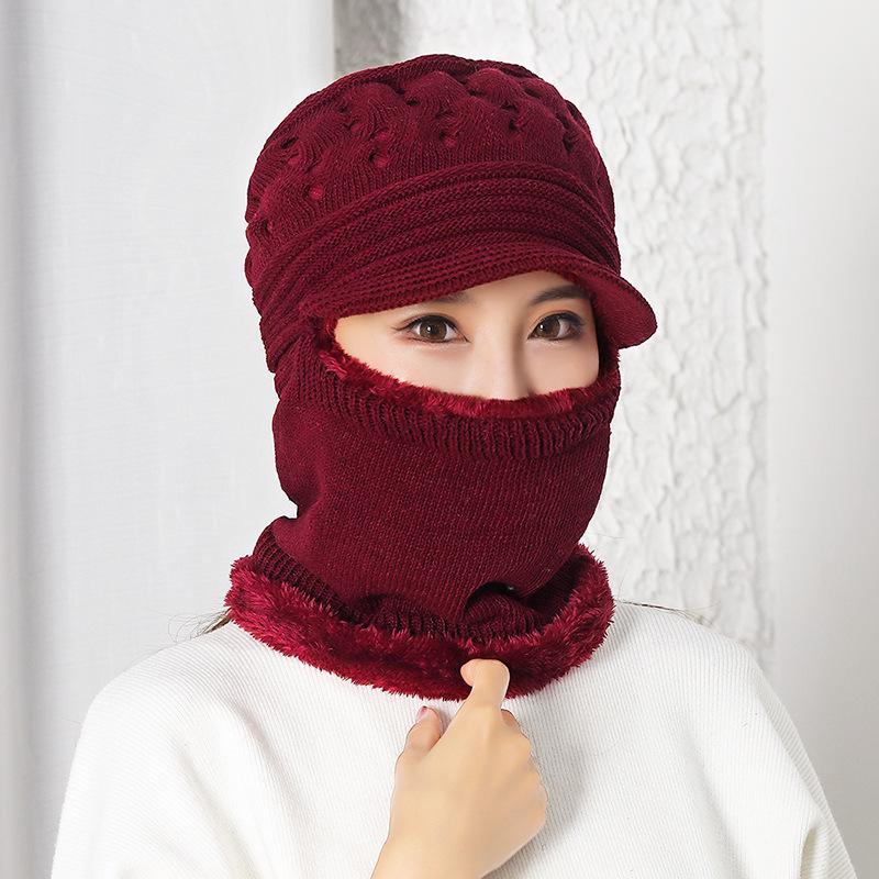 

Женская зимняя вязаная шапка на флисовой подкладке с защитой ушей и шеи One Size вино красного