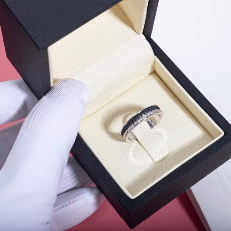 New 2024 Classic Europe Fine Quality Europe Famous Hot Brand Luxury Jewelry Rings For Couples Ceramic Geometry Design Engagement