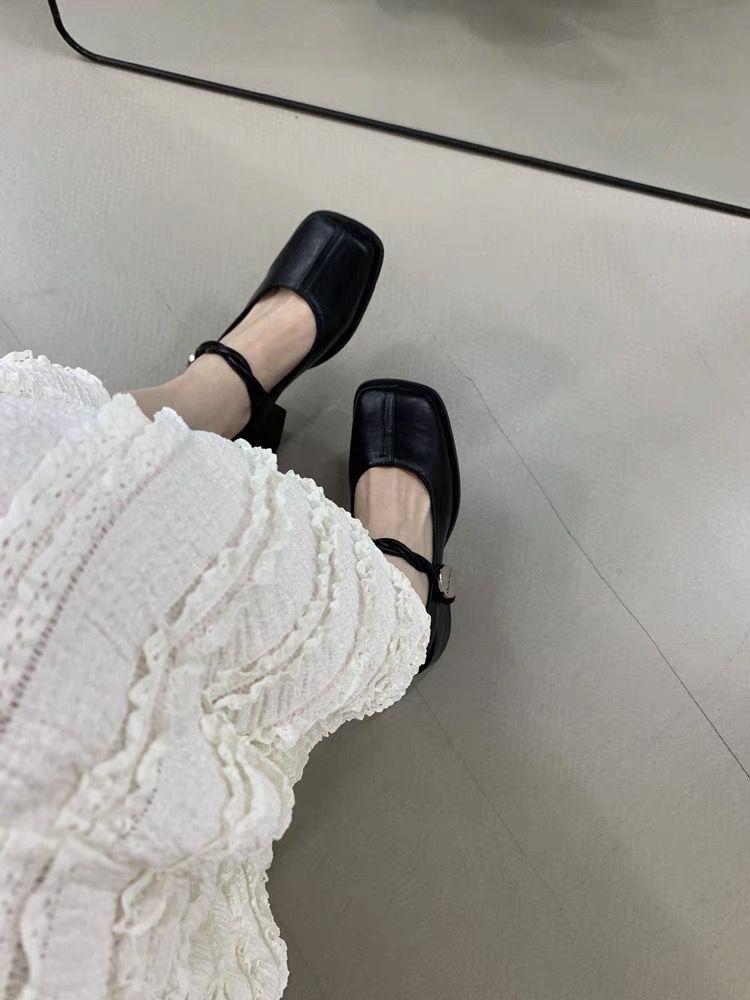 French retro square head Mary Jane shoes women's autumn 2025 new models with skirts gentle word with flat shoes