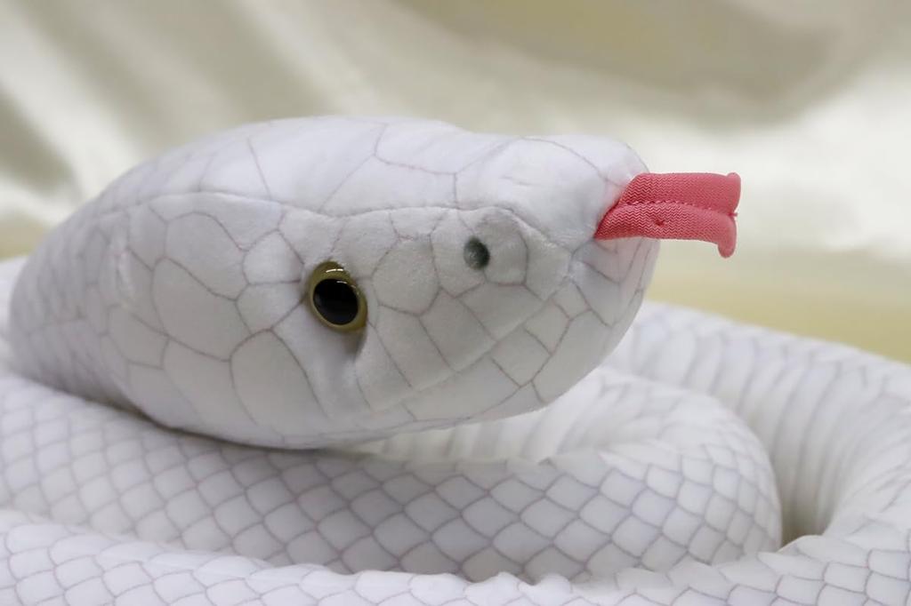 Take Off Snake (Shirohebi) Leucism Plush Toy [with Music Box]