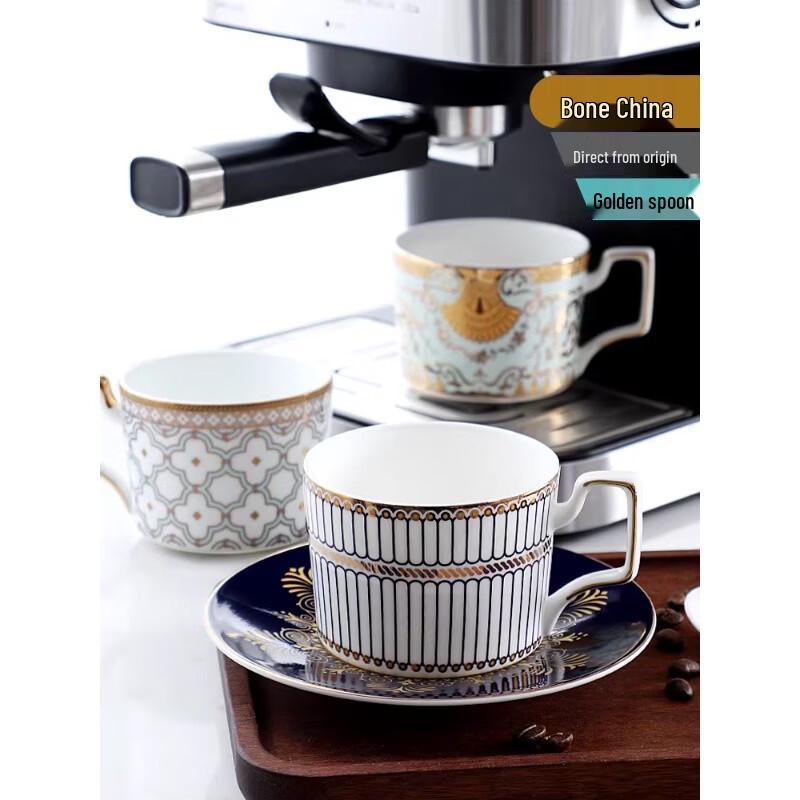 Ensemble élégant de tasses à café et à thé en porcelaine d'os