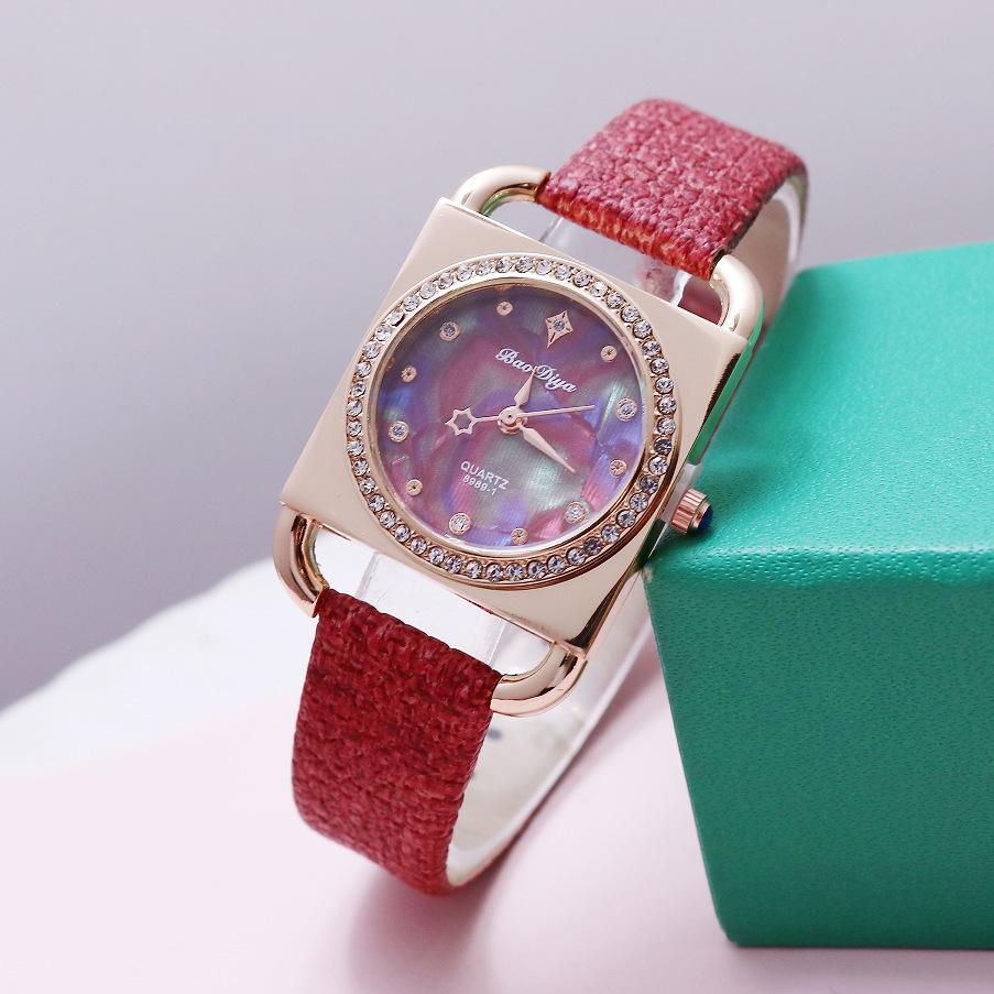 Nová módní personalizovaná jednoduchá sada hodinek Dámské hodinky Butterfly Digital Belt Fashion Watch