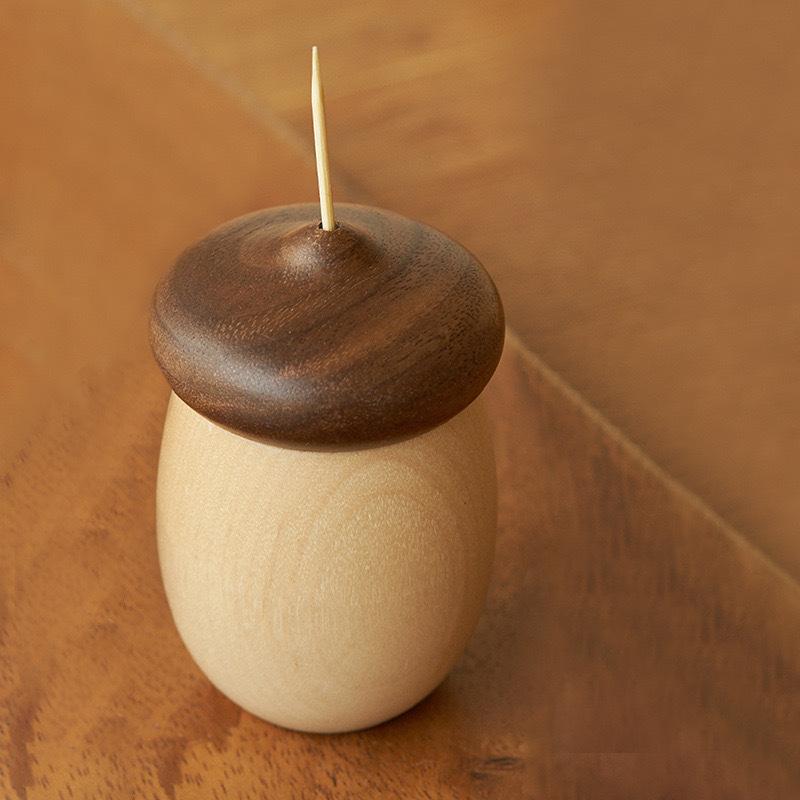 

Wooden acorn toothpick barrel creative walnut Nordic cotton swab barrel Japanese nut toothpick box hazelnut toothpick barrel